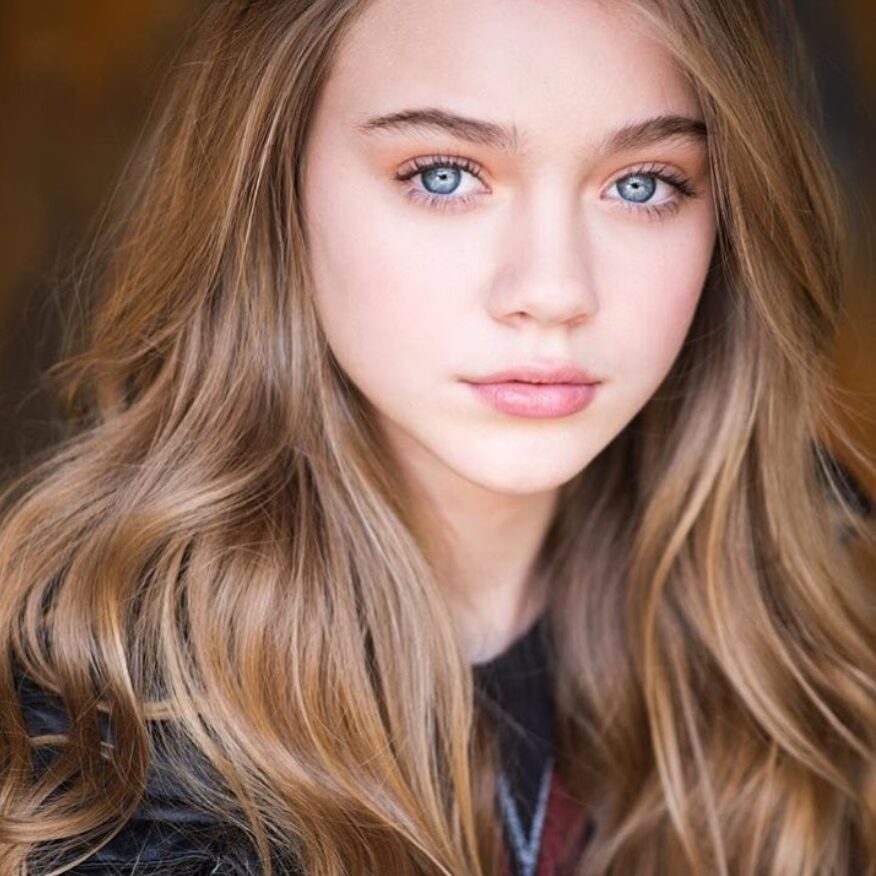 Isabel Gravitt, a 5'3" actress from Whittier, California, was born in 2006, but her exact birth date is unknown.
